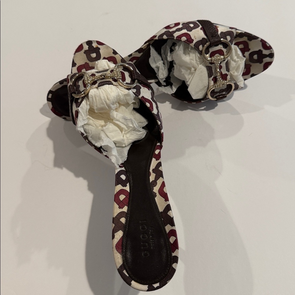 Gucci Women's Burgundy and White Patterned Mules